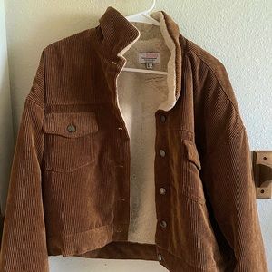 Corduroy fuzzy jacket.